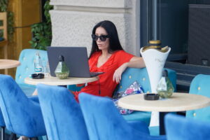 surprising media woman 7401593 1920 1